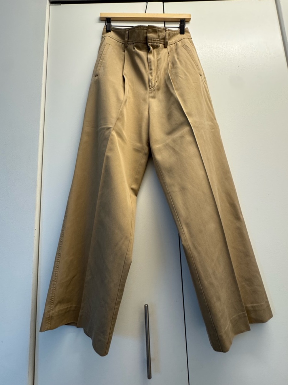 Everlane Wide-Leg Chino Pants in Tan